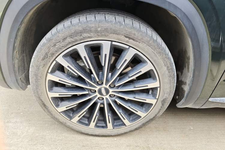 Used Geely Auto Monjaro L 2025 Dongfang Yao 2.0TD Automatic All-Wheel-Drive Wangyue Edition Left Front Wheel Hub