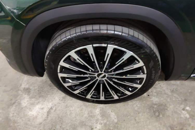 Used Geely Auto Monjaro L 2025 Dongfang Yao 2.0TD Automatic Lanxing Edition Left Front Wheel Hub