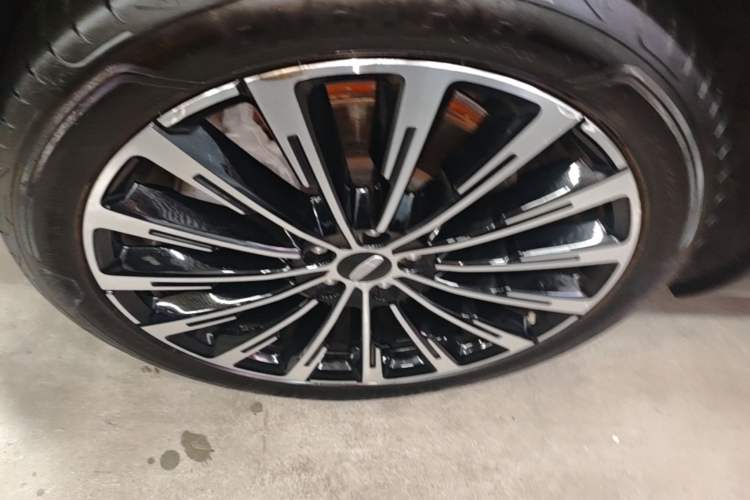 Used Geely Auto Monjaro L 2025 Dongfang Yao 2.0TD Automatic All-Wheel-Drive Wangyue Edition Left Front Wheel Hub