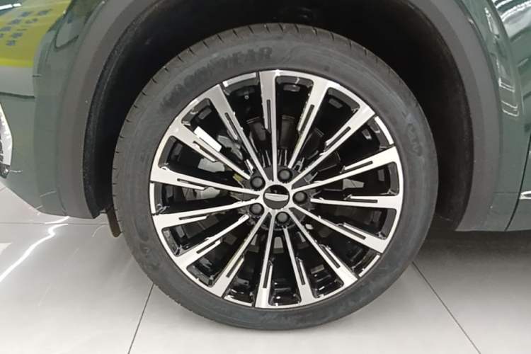 Used Geely Auto Monjaro L 2025 Dongfang Yao 2.0TD Automatic Lanxing Edition Left Front Wheel Hub