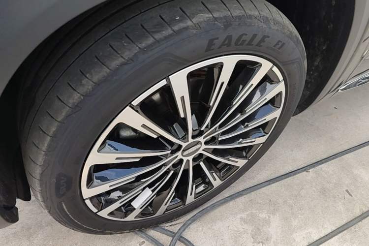 Used Geely Auto Monjaro L 2025 Dongfang Yao 2.0TD Automatic All-Wheel-Drive Wangyue Edition Left Front Wheel Hub