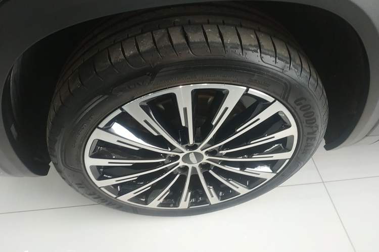 Used Geely Auto Monjaro L 2025 Dongfang Yao 2.0TD Automatic All-Wheel-Drive Wangyue Edition Left Front Wheel Hub