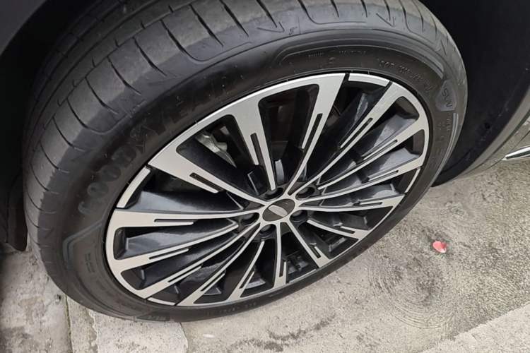 Used Geely Auto Monjaro L 2025 Dongfang Yao 2.0TD Automatic All-Wheel-Drive Wangyue Edition Left Front Wheel Hub