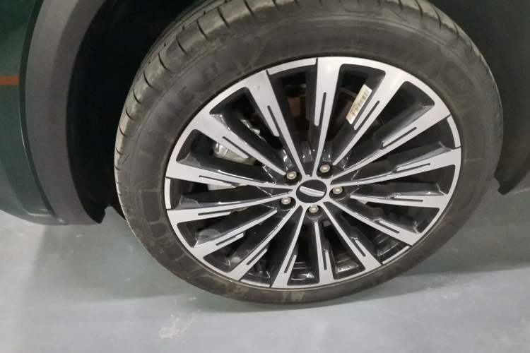 Used Geely Auto Monjaro L 2025 Dongfang Yao 2.0TD Automatic All-Wheel-Drive Wangyue Edition Left Front Wheel Hub
