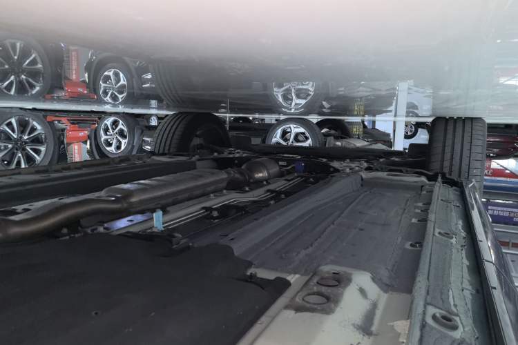 Used Geely Auto Monjaro L 2025 Dongfang Yao 2.0TD Automatic All-Wheel-Drive Wangyue Edition Left Side Sill