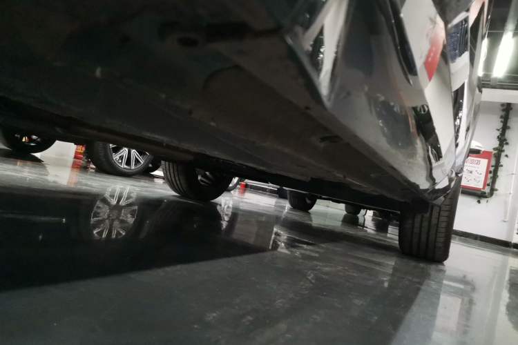 Used Geely Auto Monjaro L 2025 Dongfang Yao 2.0TD Automatic All-Wheel-Drive Wangyue Edition Left Side Sill