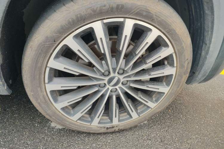 Used Geely Auto Monjaro L 2025 Dongfang Yao 2.0TD Automatic Lanxing Edition Right Front Wheel Hub