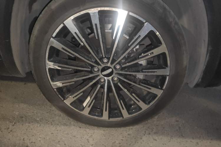 Used Geely Auto Monjaro L 2025 Dongfang Yao 2.0TD Automatic Lanxing Edition Right Front Wheel Hub