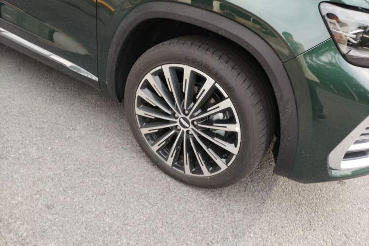 Used Geely Auto Monjaro L 2025 Dongfang Yao 2.0TD Automatic Lanxing Edition Right Front Wheel Hub