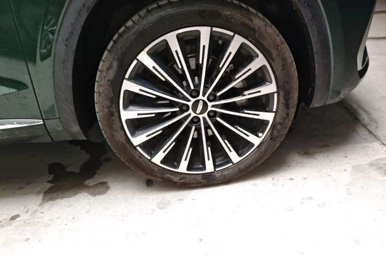 Used Geely Auto Monjaro L 2025 Dongfang Yao 2.0TD Automatic Lanxing Edition Right Front Wheel Hub