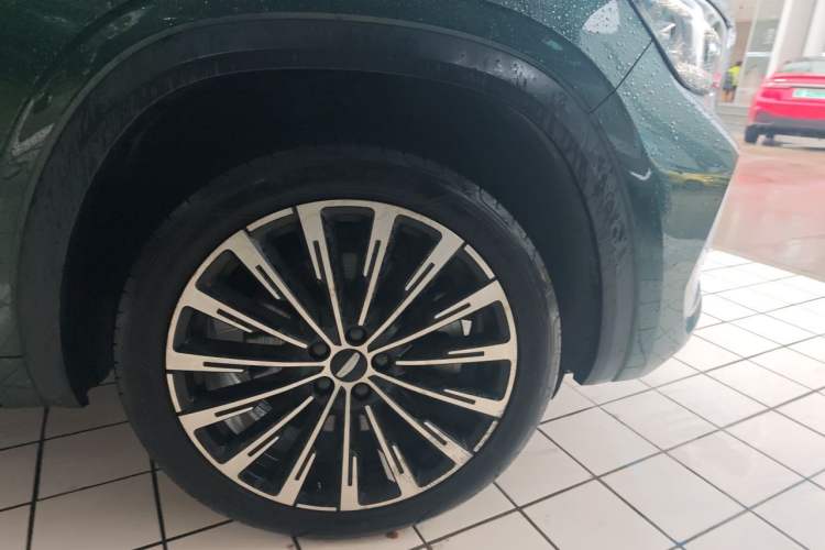 Used Geely Auto Monjaro L 2025 Dongfang Yao 2.0TD Automatic All-Wheel-Drive Wangyue Edition Right Front Wheel Hub