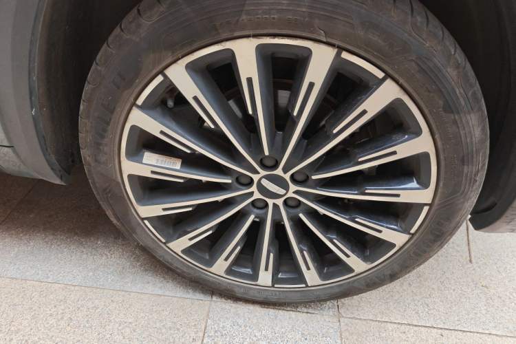 Used Geely Auto Monjaro L 2025 Dongfang Yao 2.0TD Automatic Lanxing Edition Right Front Wheel Hub