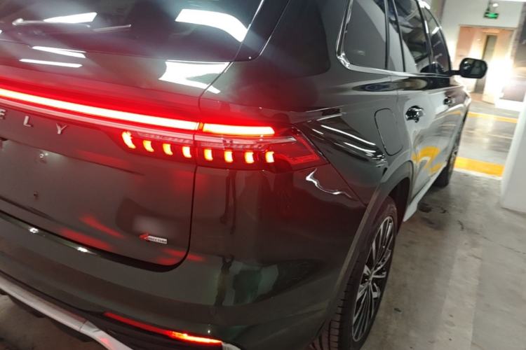 Used Geely Auto Monjaro L 2025 Dongfang Yao 2.0TD Automatic All-Wheel-Drive Wangyue Edition Right Rear Taillight