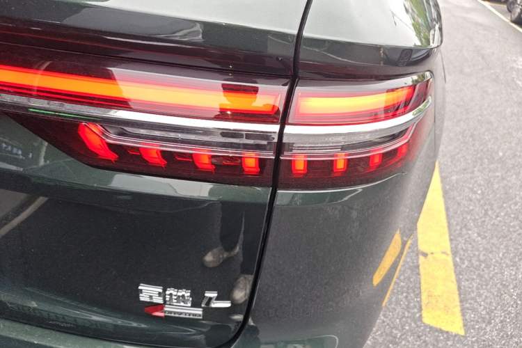 Used Geely Auto Monjaro L 2025 Dongfang Yao 2.0TD Automatic All-Wheel-Drive Wangyue Edition Right Rear Taillight