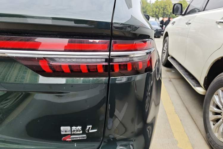Used Geely Auto Monjaro L 2025 Dongfang Yao 2.0TD Automatic All-Wheel-Drive Wangyue Edition Right Rear Taillight