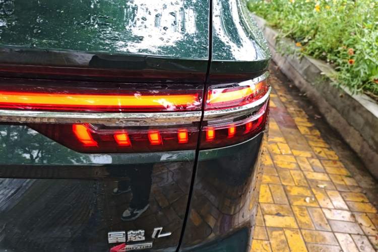 Used Geely Auto Monjaro L 2025 Dongfang Yao 2.0TD Automatic All-Wheel-Drive Wangyue Edition Right Rear Taillight
