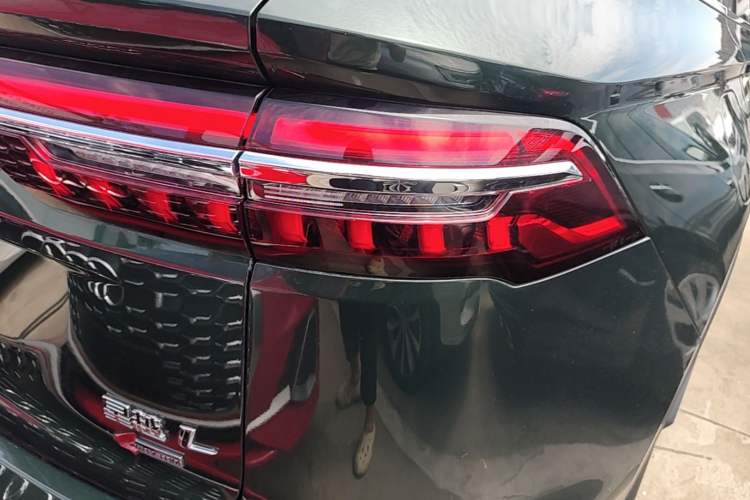 Used Geely Auto Monjaro L 2025 Dongfang Yao 2.0TD Automatic All-Wheel-Drive Wangyue Edition Right Rear Taillight