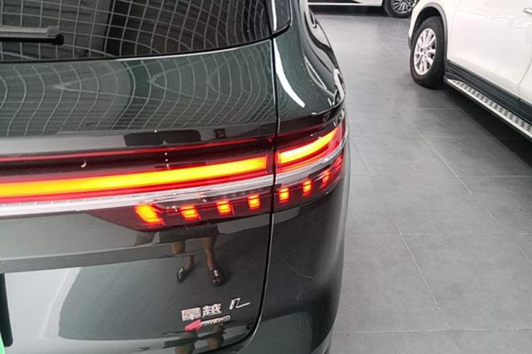 Used Geely Auto Monjaro L 2025 Dongfang Yao 2.0TD Automatic All-Wheel-Drive Wangyue Edition Right Rear Taillight