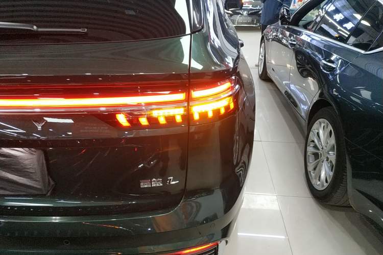 Used Geely Auto Monjaro L 2025 Dongfang Yao 2.0TD Automatic Lanxing Edition Right Rear Taillight