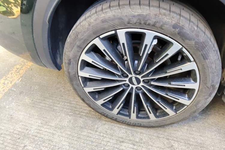 Used Geely Auto Monjaro L 2025 Dongfang Yao 2.0TD Automatic All-Wheel-Drive Wangyue Edition Right Rear Wheel Hub