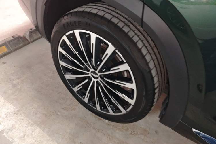 Used Geely Auto Monjaro L 2025 Dongfang Yao 2.0TD Automatic All-Wheel-Drive Wangyue Edition Right Rear Wheel Hub