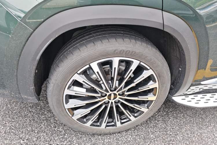 Used Geely Auto Monjaro L 2025 Dongfang Yao 2.0TD Automatic All-Wheel-Drive Wangyue Edition Right Rear Wheel Hub