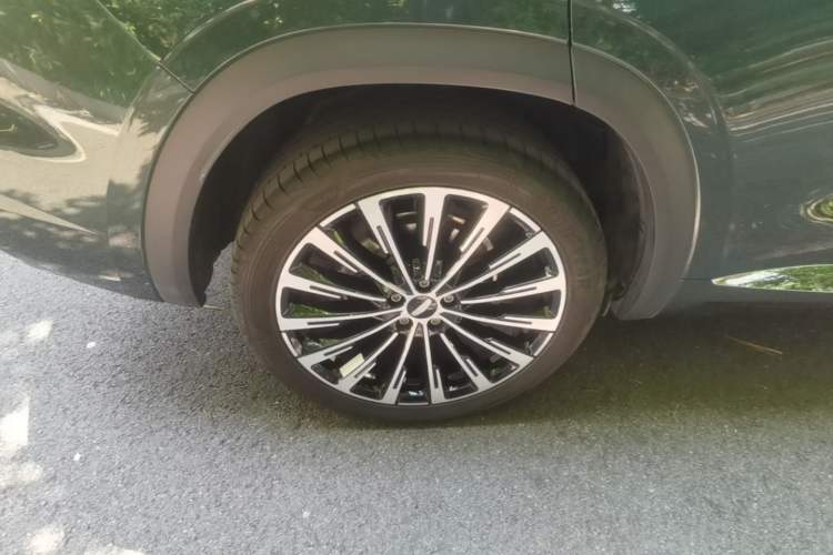 Used Geely Auto Monjaro L 2025 Dongfang Yao 2.0TD Automatic All-Wheel-Drive Wangyue Edition Right Rear Wheel Hub