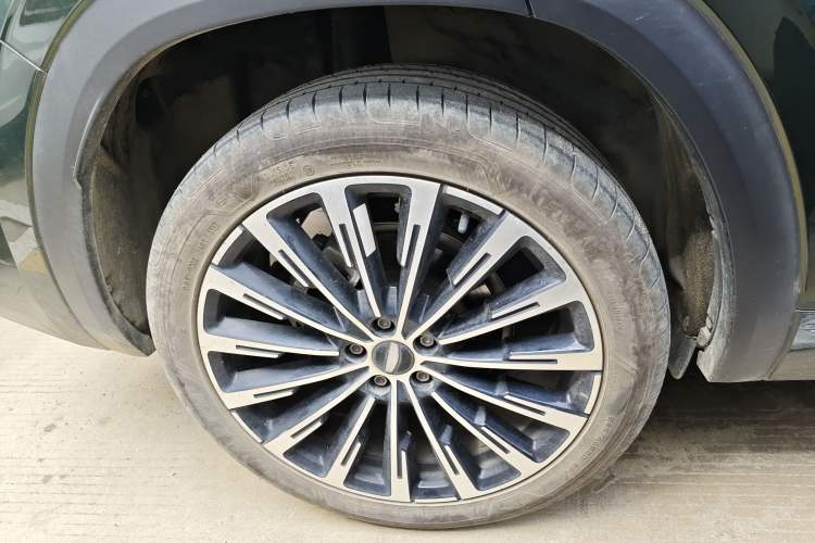 Used Geely Auto Monjaro L 2025 Dongfang Yao 2.0TD Automatic All-Wheel-Drive Wangyue Edition Right Rear Wheel Hub