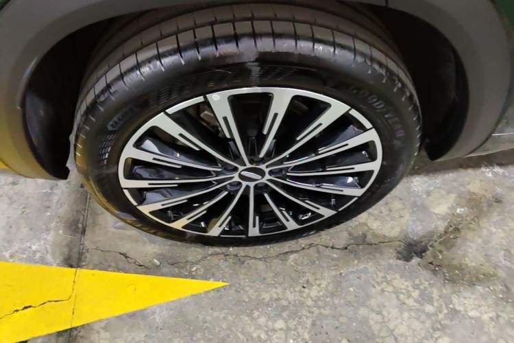 Used Geely Auto Monjaro L 2025 Dongfang Yao 2.0TD Automatic Lanxing Edition Right Rear Wheel Hub