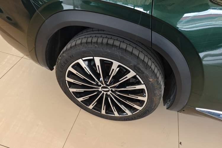 Used Geely Auto Monjaro L 2025 Dongfang Yao 2.0TD Automatic All-Wheel-Drive Wangyue Edition Right Rear Wheel Hub