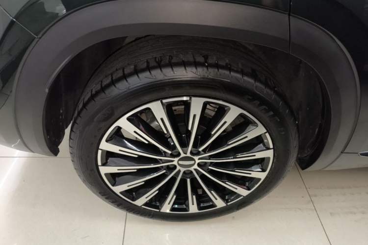 Used Geely Auto Monjaro L 2025 Dongfang Yao 2.0TD Automatic Lanxing Edition Right Rear Wheel Hub