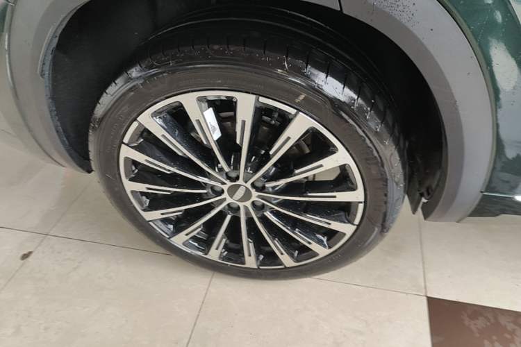 Used Geely Auto Monjaro L 2025 Dongfang Yao 2.0TD Automatic All-Wheel-Drive Wangyue Edition Right Rear Wheel Hub