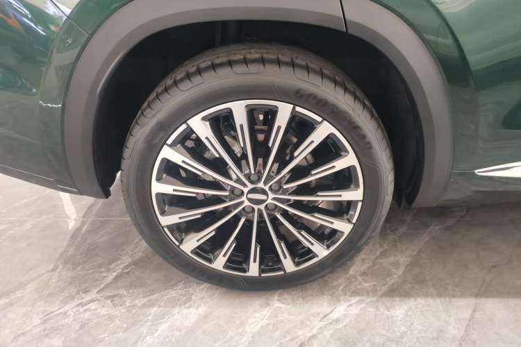 Used Geely Auto Monjaro L 2025 Dongfang Yao 2.0TD Automatic All-Wheel-Drive Wangyue Edition Right Rear Wheel Hub