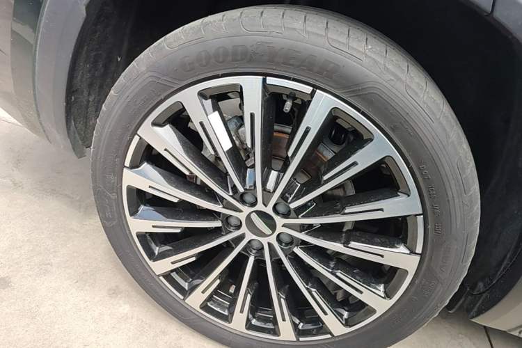 Used Geely Auto Monjaro L 2025 Dongfang Yao 2.0TD Automatic All-Wheel-Drive Wangyue Edition Right Rear Wheel Hub