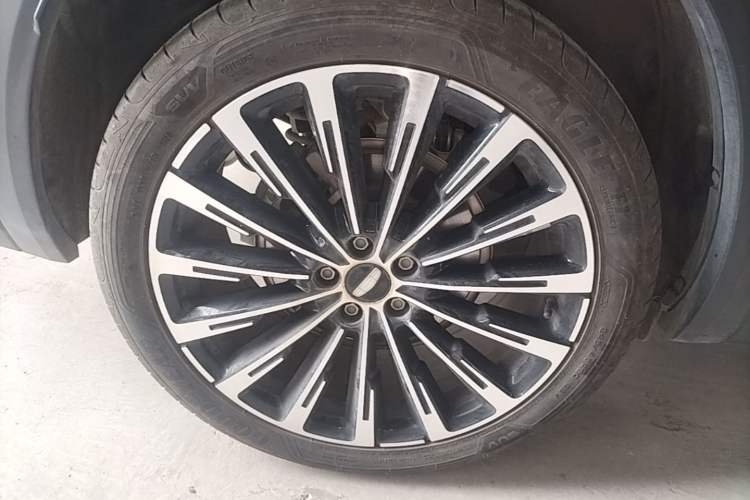 Used Geely Auto Monjaro L 2025 Dongfang Yao 2.0TD Automatic All-Wheel-Drive Wangyue Edition Right Rear Wheel Hub
