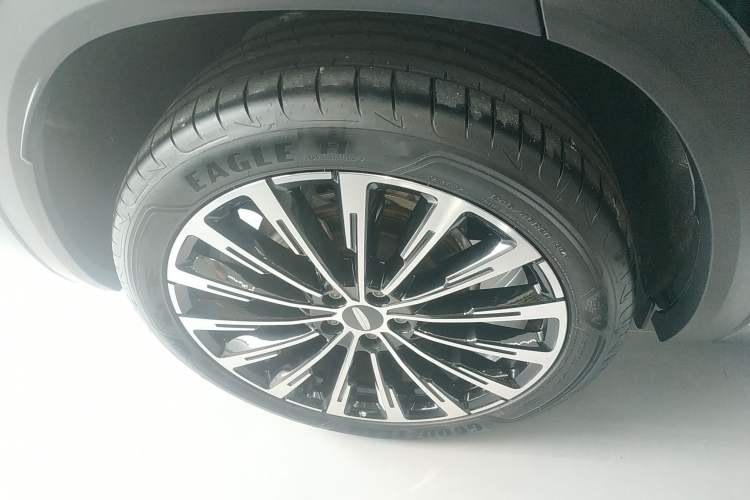 Used Geely Auto Monjaro L 2025 Dongfang Yao 2.0TD Automatic All-Wheel-Drive Wangyue Edition Right Rear Wheel Hub