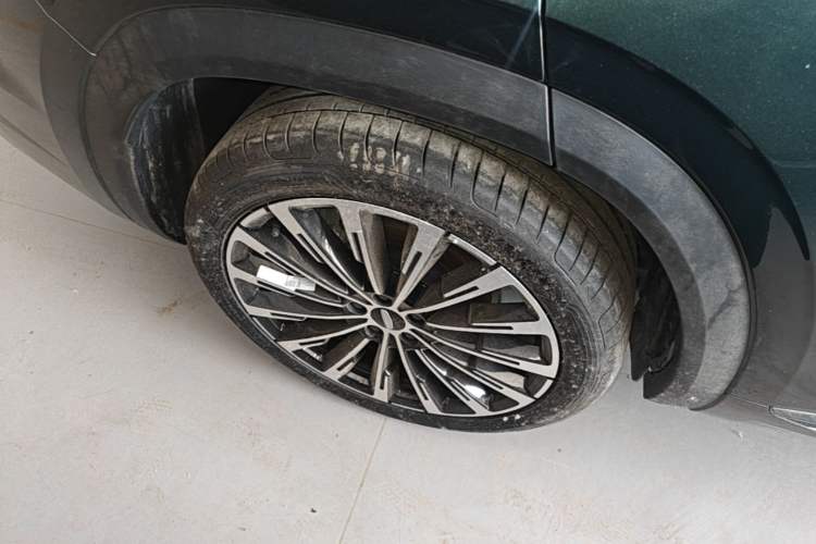 Used Geely Auto Monjaro L 2025 Dongfang Yao 2.0TD Automatic All-Wheel-Drive Wangyue Edition Right Rear Wheel Hub