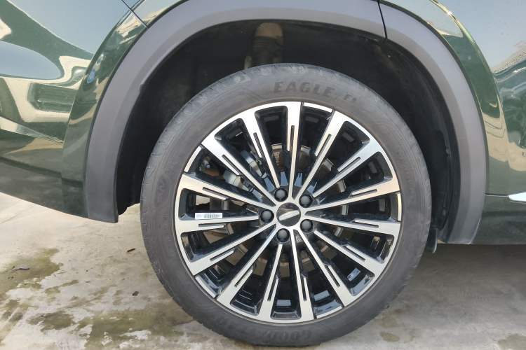 Used Geely Auto Monjaro L 2025 Dongfang Yao 2.0TD Automatic All-Wheel-Drive Wangyue Edition Right Rear Wheel Hub
