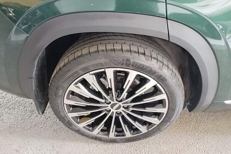 Used Geely Auto Monjaro L 2025 Dongfang Yao 2.0TD Automatic All-Wheel-Drive Wangyue Edition Right Rear Wheel Hub