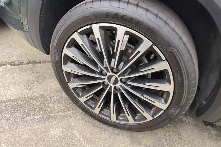 Used Geely Auto Monjaro L 2025 Dongfang Yao 2.0TD Automatic All-Wheel-Drive Wangyue Edition Right Rear Wheel Hub