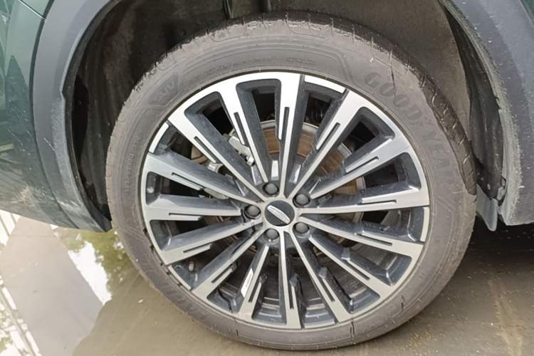 Used Geely Auto Monjaro L 2025 Dongfang Yao 2.0TD Automatic Lanxing Edition Right Rear Wheel Hub