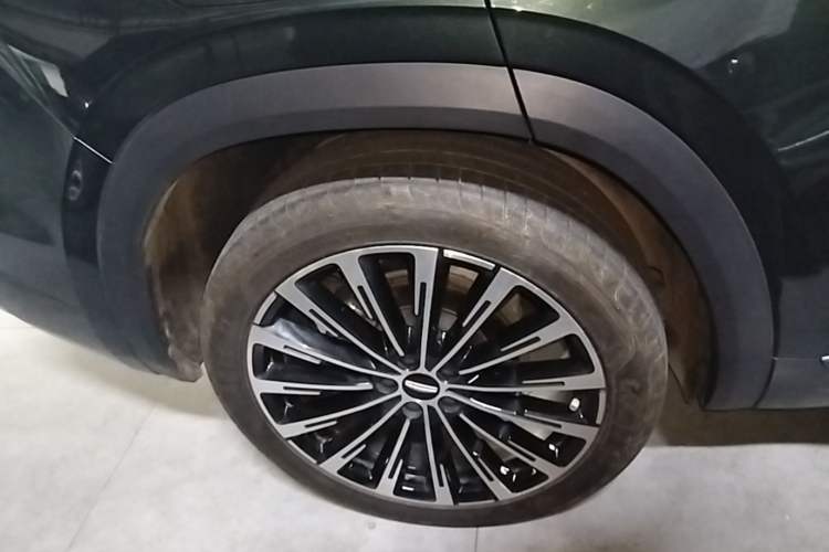 Used Geely Auto Monjaro L 2025 Dongfang Yao 2.0TD Automatic All-Wheel-Drive Wangyue Edition Right Rear Wheel Hub