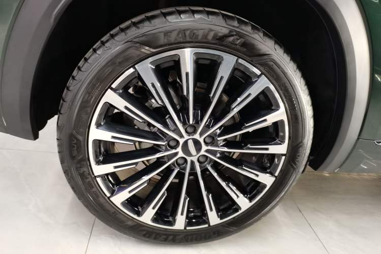 Used Geely Auto Monjaro L 2025 Dongfang Yao 2.0TD Automatic All-Wheel-Drive Wangyue Edition Right Rear Wheel Hub