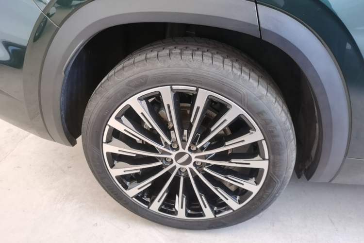 Used Geely Auto Monjaro L 2025 Dongfang Yao 2.0TD Automatic All-Wheel-Drive Wangyue Edition Right Rear Wheel Hub