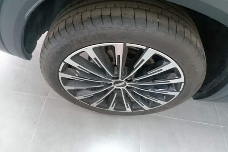 Used Geely Auto Monjaro L 2025 Dongfang Yao 2.0TD Automatic All-Wheel-Drive Wangyue Edition Right Rear Wheel Hub