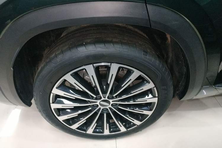 Used Geely Auto Monjaro L 2025 Dongfang Yao 2.0TD Automatic Lanxing Edition Right Rear Wheel Hub