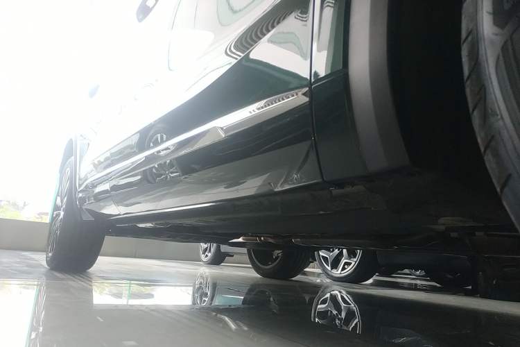 Used Geely Auto Monjaro L 2025 Dongfang Yao 2.0TD Automatic All-Wheel-Drive Wangyue Edition Right Side Sill