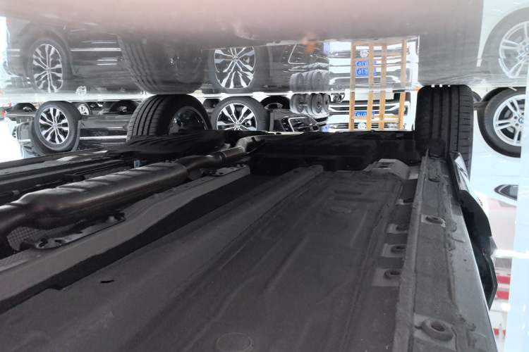 Used Geely Auto Monjaro L 2025 Dongfang Yao 2.0TD Automatic All-Wheel-Drive Wangyue Edition Right Side Sill