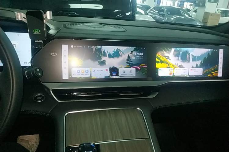 Used Geely Auto Monjaro L 2025 Dongfang Yao 2.0TD Automatic Lanxing Edition Audio And AC Panel