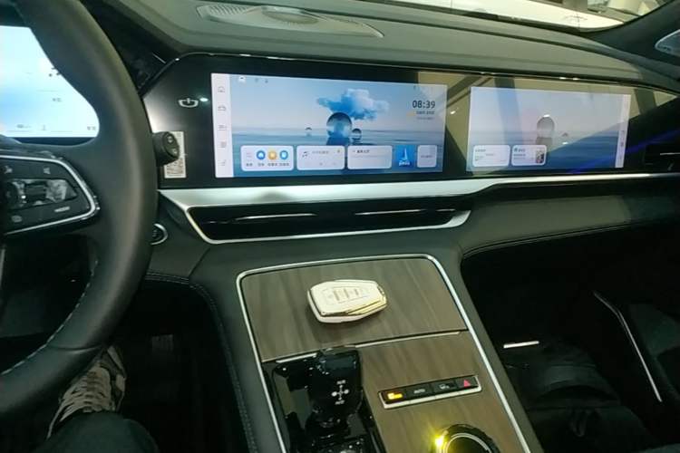 Used Geely Auto Monjaro L 2025 Dongfang Yao 2.0TD Automatic All-Wheel-Drive Wangyue Edition Audio And AC Panel